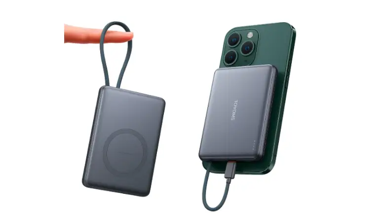 10,000mAhのモバイルバッテリーでスマートフォンを充電している様子