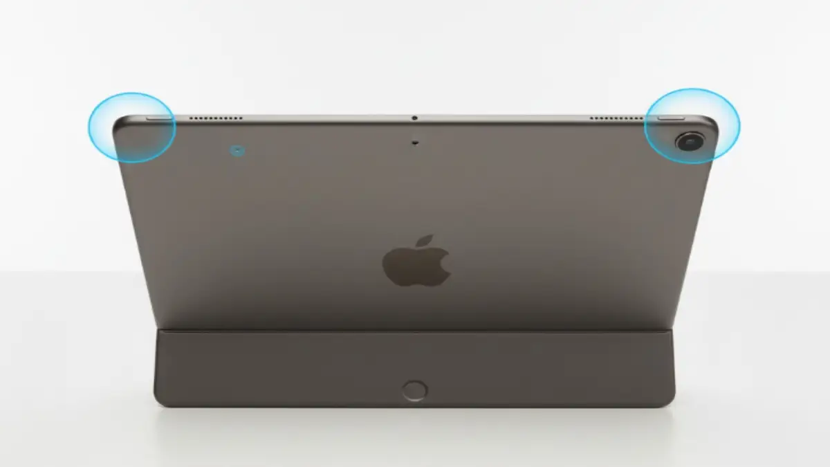iPad 第9世代の上部と背面カメラ横に位置するマイクガイド画像