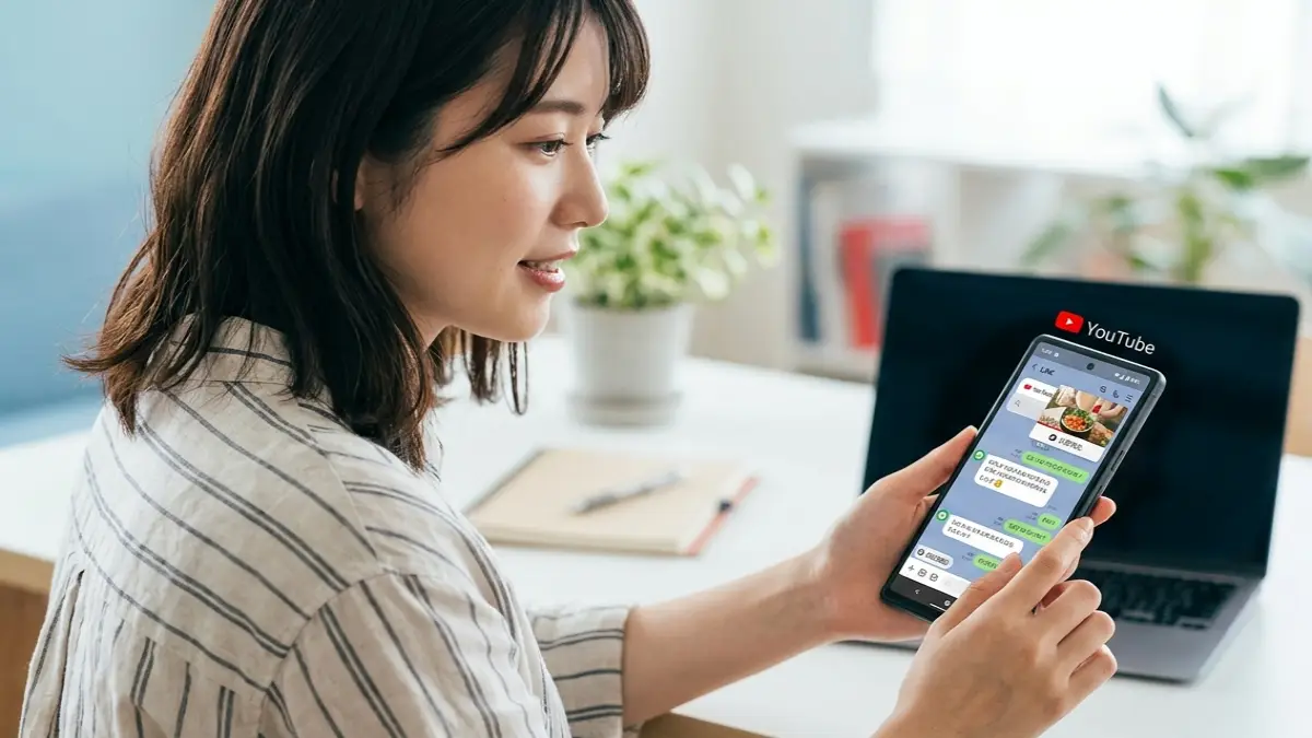 Androidピクチャー インピクチャーでYouTubeの小窓再生を確認する20代日本人女性